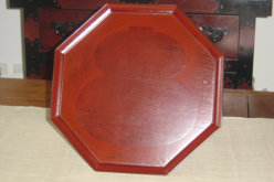 Plateau octogonal en bois laqu rouge